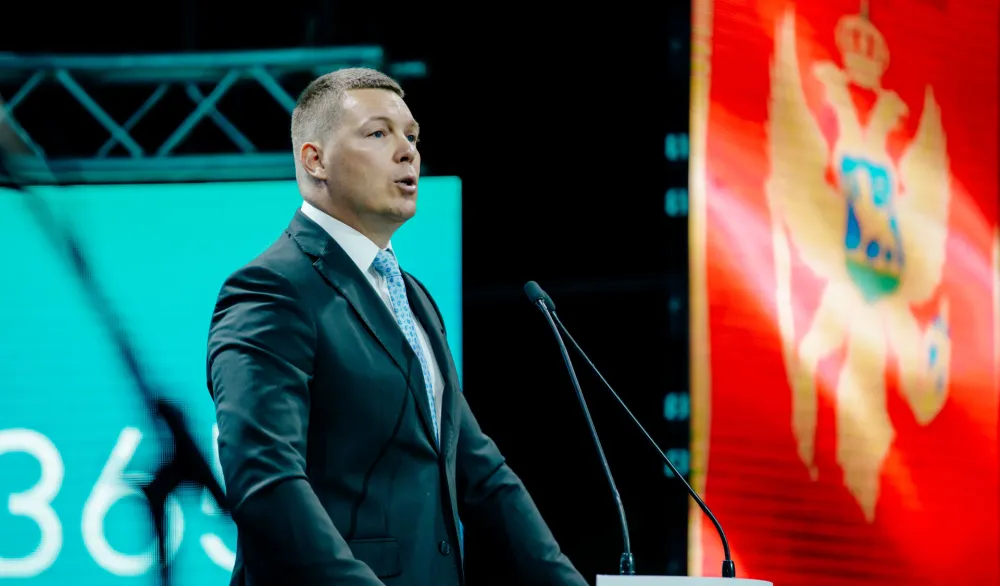 Adžić policajcima: Zadržite svakog kriminalca koji kr&scaron;i mjere i obavijestite sud, imate zakonsko upori&scaron;te