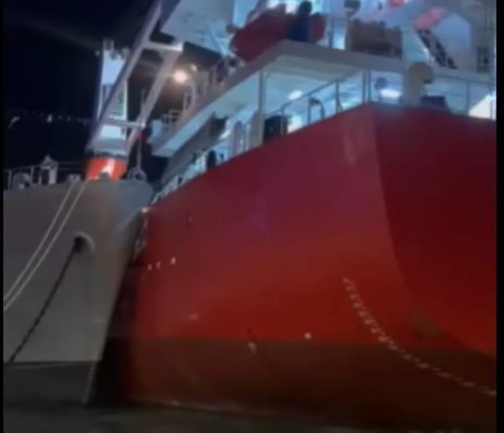 (VIDEO) Incident u Rijeci: Teretnjak udario u slavni Titov brod