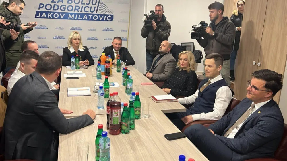   Nakon ukidanja službe za građane u Glavnom gradu Rado&scaron; Zečević ocijenio: Koalicioni sporazum u v.d. stanju