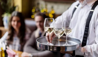 Određen iznos naknade zaposlenima u periodu između dvije sezone: Sezoncu pomoć od 108 eura