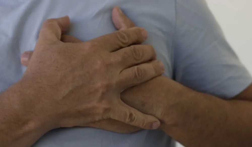 Četiri znaka mogu da ukazuju na srčani udar