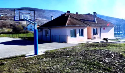 U &scaron;koli kod Nik&scaron;ića dječak zadobio te&scaron;ke tjelesne povrede, hitno prevezen u Klinički centar