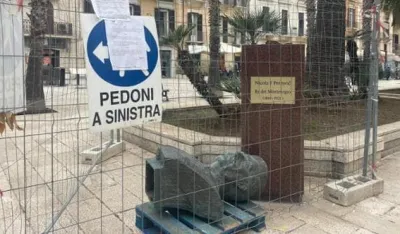 U Bariju oborena bista Kralju Nikoli