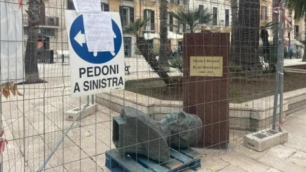 U Bariju oborena bista Kralju Nikoli