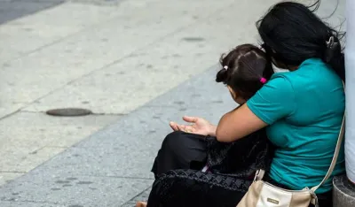 Majka osumnjičena da je primoravala svoje troje djece na prosjačenje