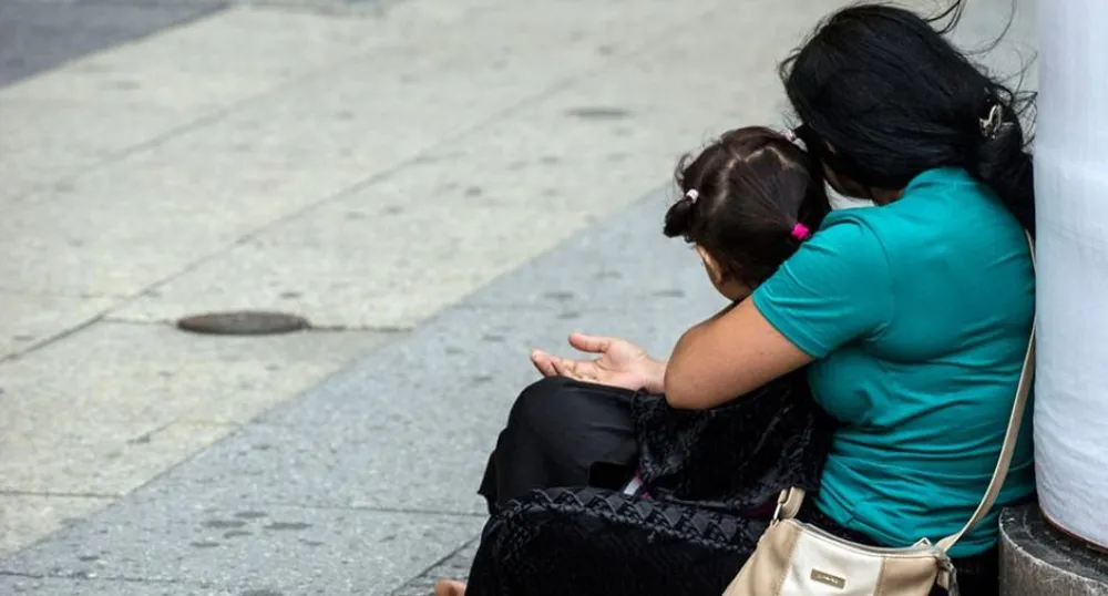 Majka osumnjičena da je primoravala svoje troje djece na prosjačenje