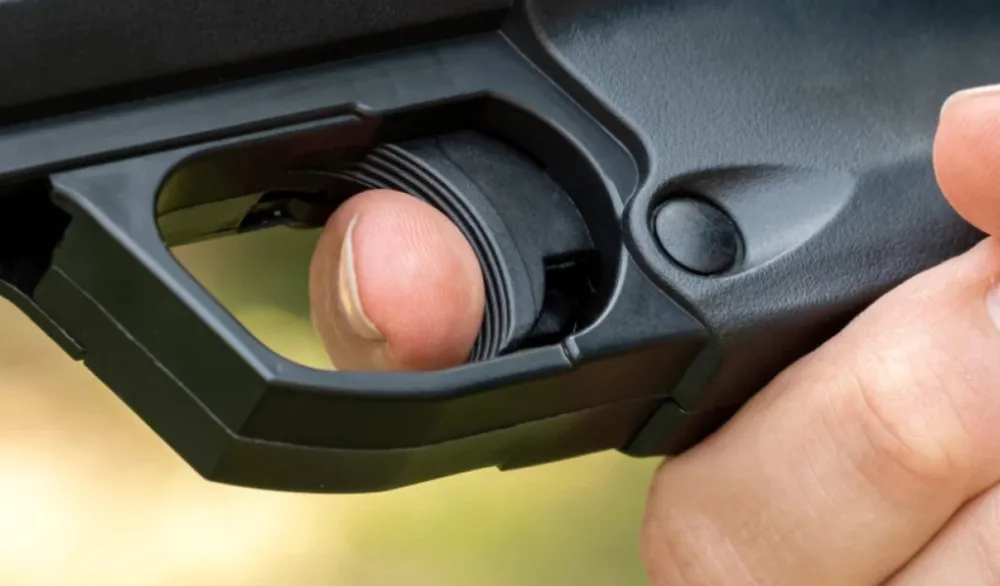 Cetinjan procesuiran nakon &scaron;enlučenja; u vozilu pronađen i oduzet Glock