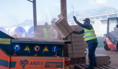 Britanska Uprava prihoda i carina za "Dan": Oficiri iz Londona i dalje nadgledaju kontejnere u Baru