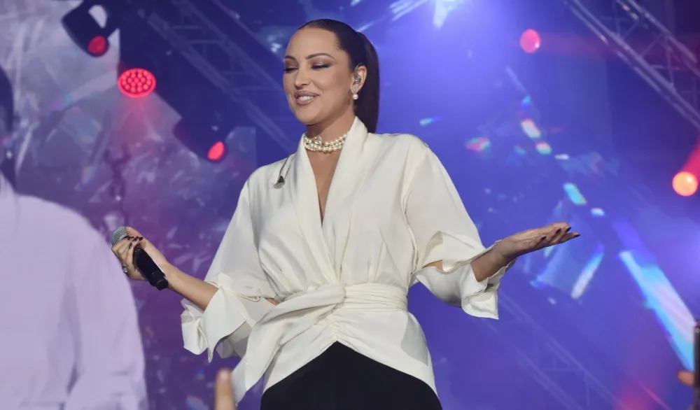 (VIDEO) Pogledajte kako je Prija pala na koncertu: "Nek' se i meni desilo ovo"