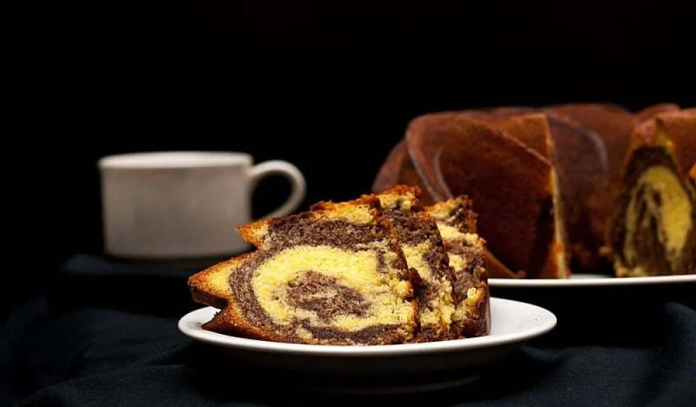 Mramorni kolač slatki&scaron; koji savr&scaron;eno ide uz kafu ili čaj