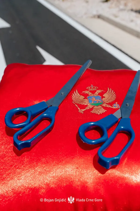 Zloupotreba državnih resursa u političkoj borbi: Radna mjesta i crvena vrpca u izbornom kalendaru