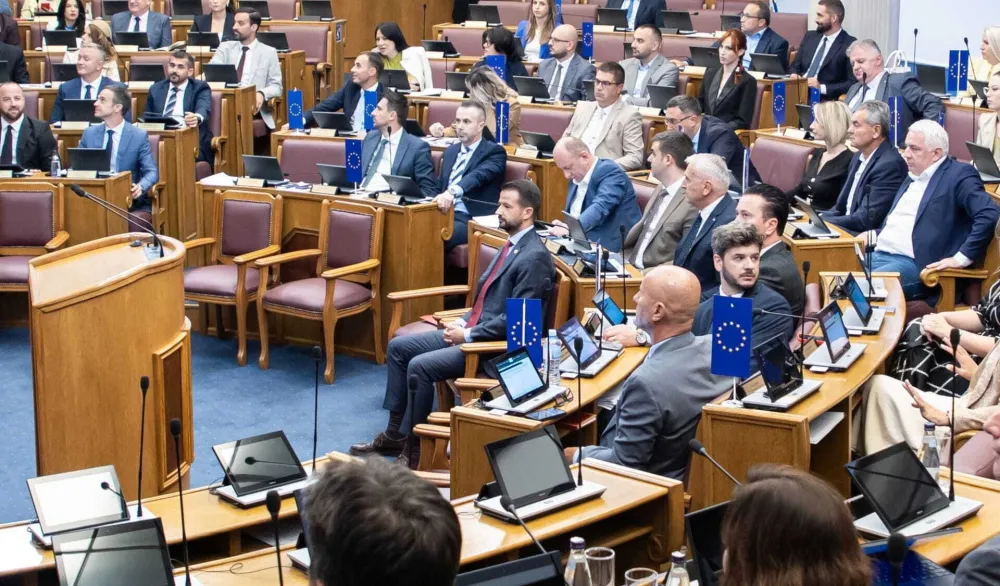 "Mi ili oni" i dalje dominira političkom scenom Crne Gore