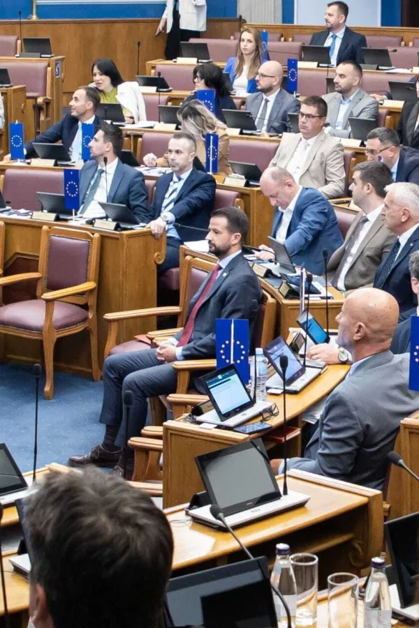 "Mi ili oni" i dalje dominira političkom scenom Crne Gore