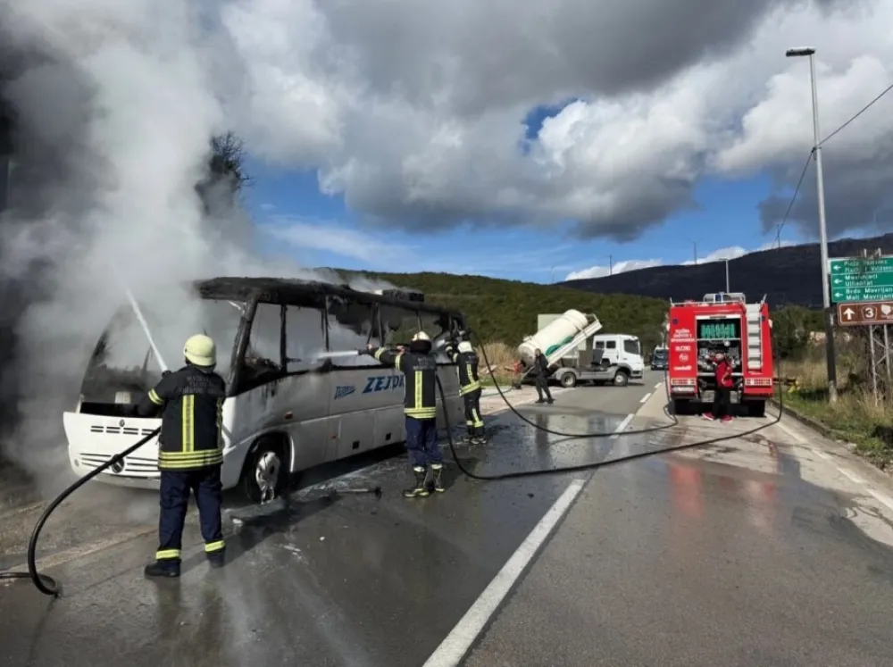 Ulcinj: Izgorio autobus, nema povrijeđenih