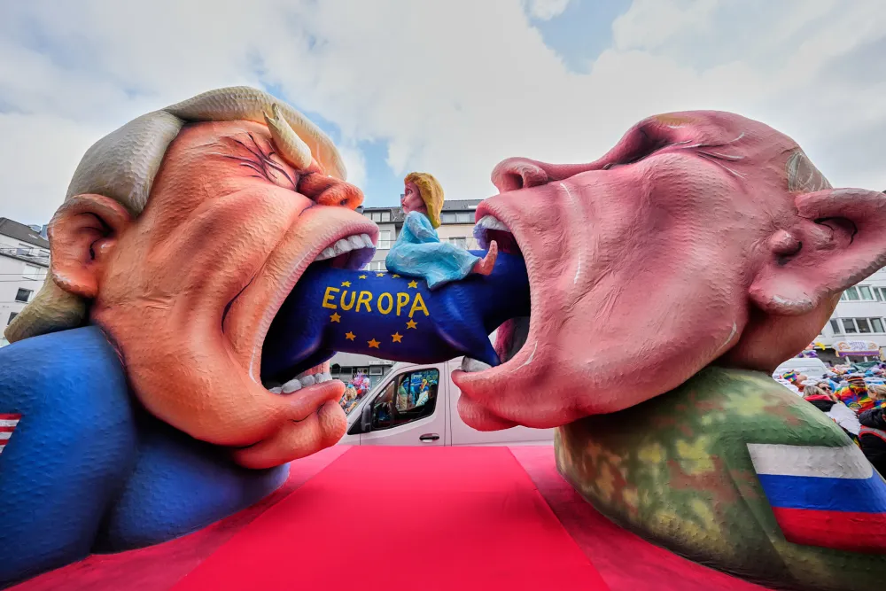 (FOTO) Karneval u Njemačkoj: Putin i Tramp "gutaju" Evropu