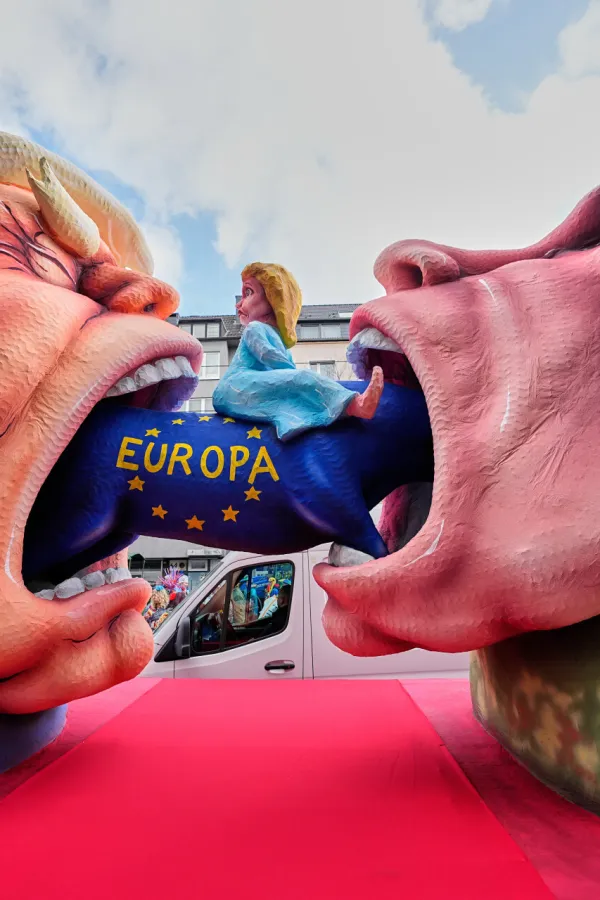 (FOTO) Karneval u Njemačkoj: Putin i Tramp "gutaju" Evropu