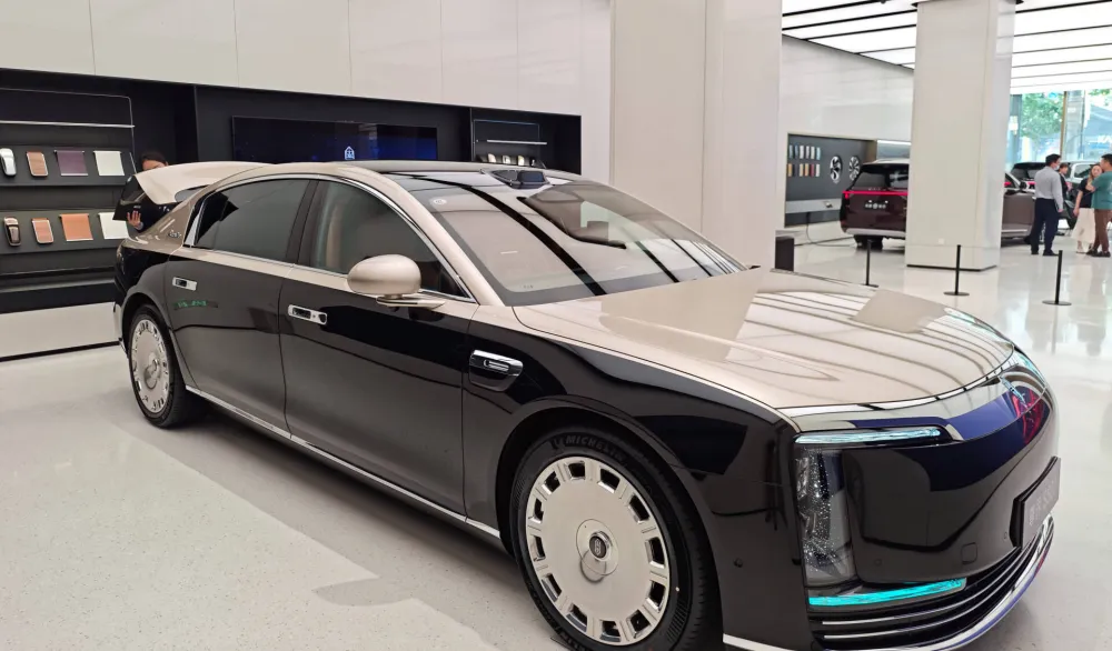 (FOTO) Luksuzni Maextro S800 u Kini pobijedio Seriju 7 i S klasu