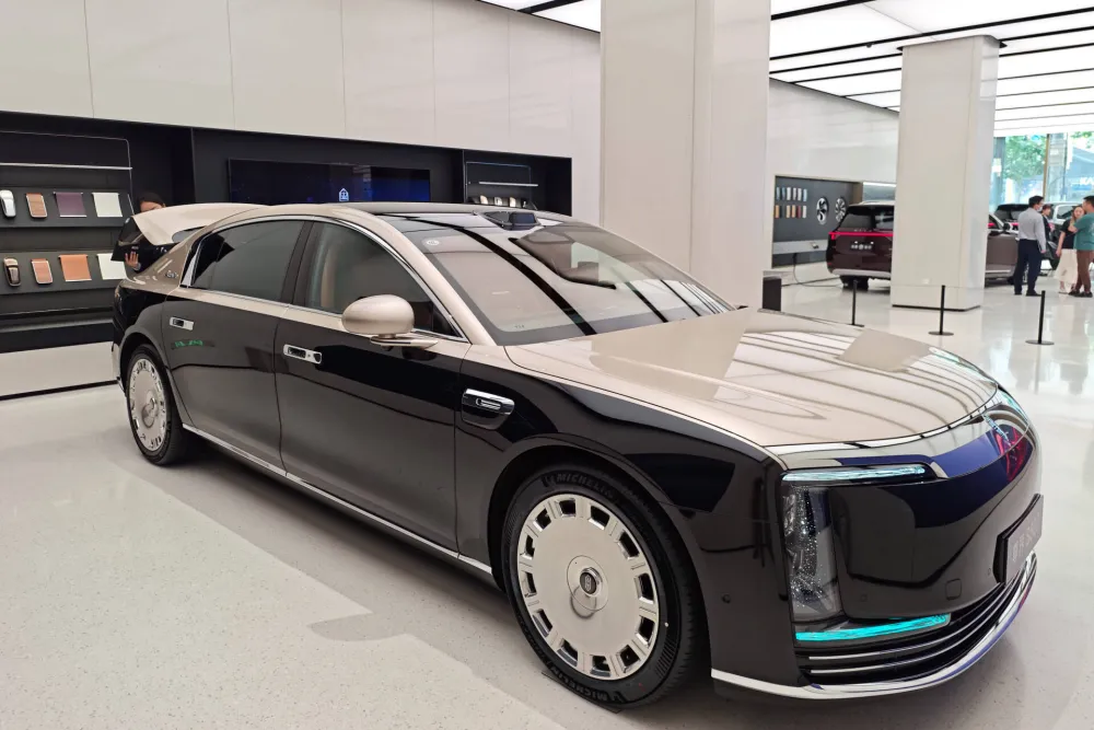 (FOTO) Luksuzni Maextro S800 u Kini pobijedio Seriju 7 i S klasu