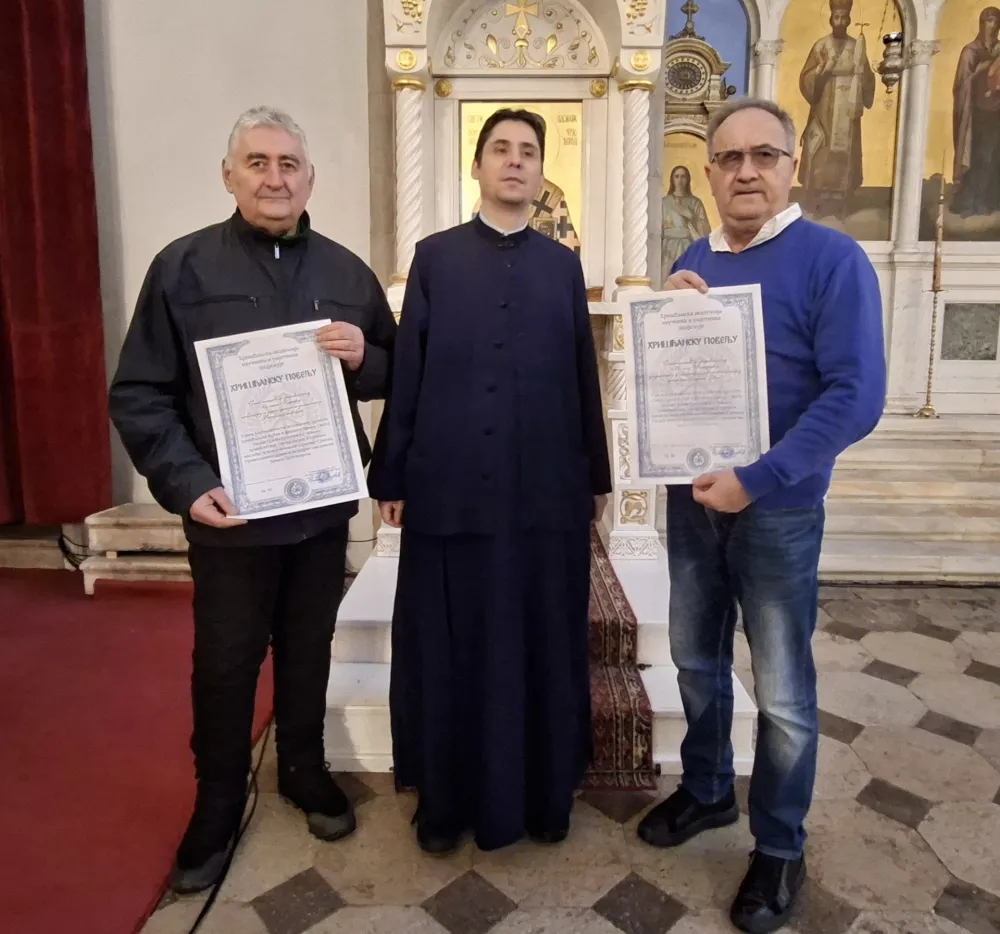 Nagrađeni novinari &Scaron;apurić i Kadić: Povelja za čast i postojanost