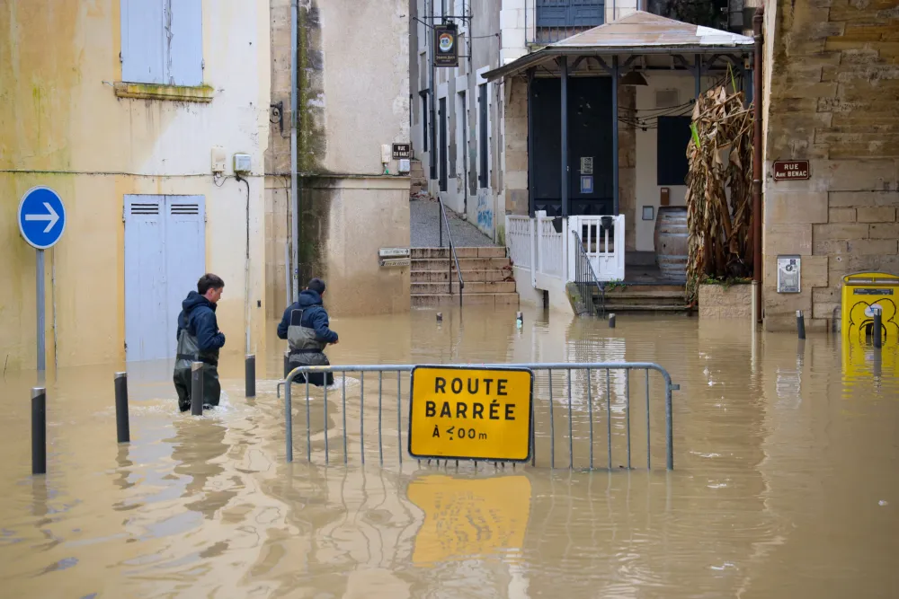Poplave paralisale Francusku: Izlile se rijeke, hiljade ljudi evakuisano