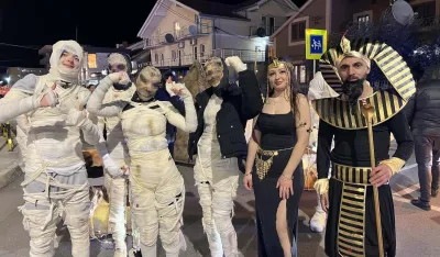 (FOTO/VIDEO) Karneval u Tuzima: Vje&scaron;tica &bdquo;telefon&rdquo; platila za noći bez sna i listanje bez dna