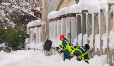 Snijeg paralisao Rumuniju: Crveni alarm u Bukure&scaron;tu, nanosi vi&scaron;i od pola metra