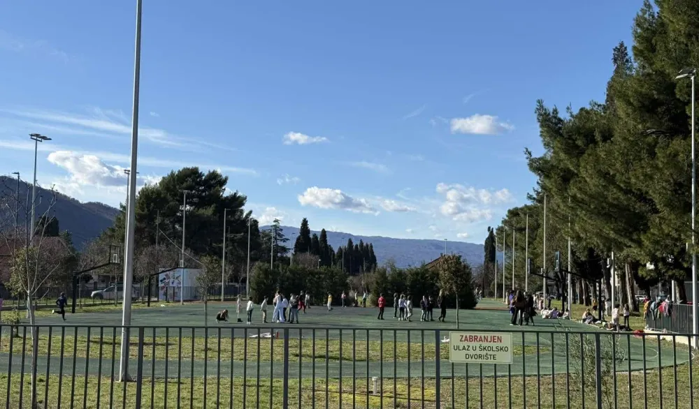 Uprava poručila mje&scaron;tanima Tolo&scaron;a: Teren O&Scaron; "Novka Ubović" je samo za &scaron;kolske aktivnosti