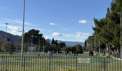 Uprava poručila mje&scaron;tanima Tolo&scaron;a: Teren O&Scaron; "Novka Ubović" je samo za &scaron;kolske aktivnosti