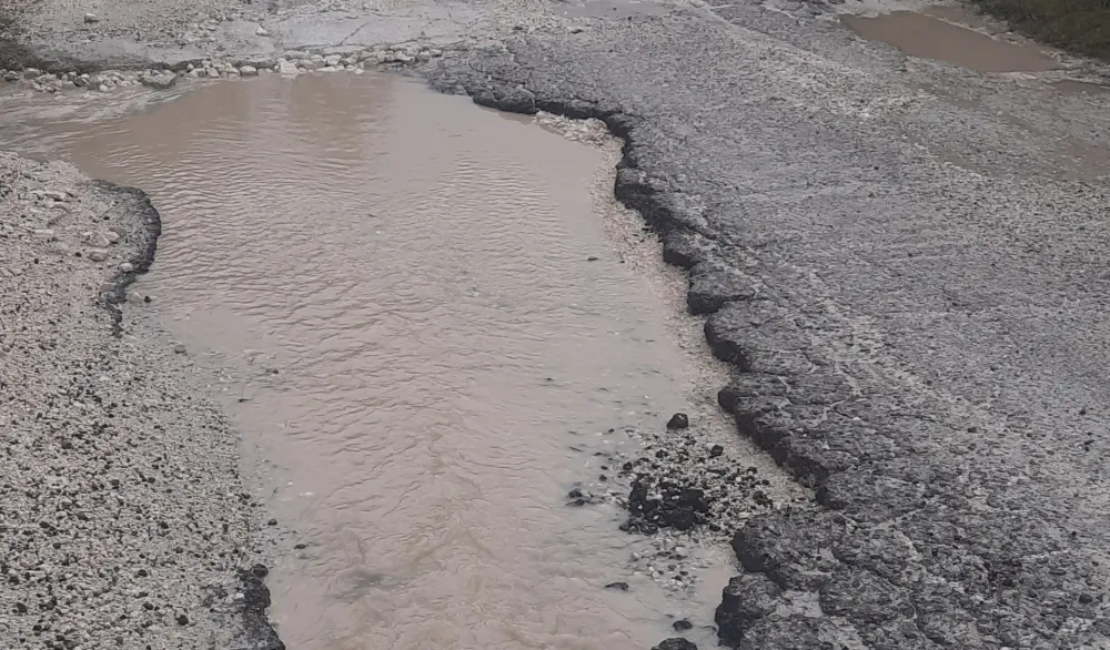 Mje&scaron;tani sela nadomak Spuža ogorčeni: Neće krpljenje rupa, traže potpunu rekonstrukciju puta
