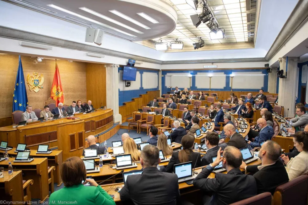 Politička trgovina na &scaron;tetu Ustavnog suda, poslanici se jo&scaron; ne izja&scaron;njavaju o Krstonijeviću