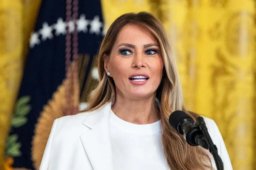 Melaniju Tramp ismijavaju jer je noću nosila sunčane naočare