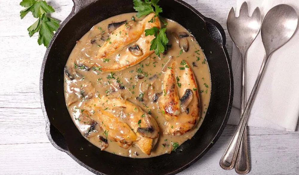 Piletina&nbsp;u sosu od pečuraka omiljena opcija za ručak ili večeru