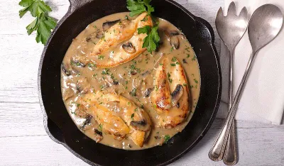 Piletina&nbsp;u sosu od pečuraka omiljena opcija za ručak ili večeru