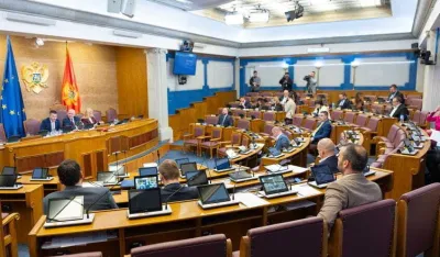 &Scaron;ahmanović: Sporazum o energetici sa UAE razvojni, tehnolo&scaron;ki i civilizacijski; Mikić: Samotan potez