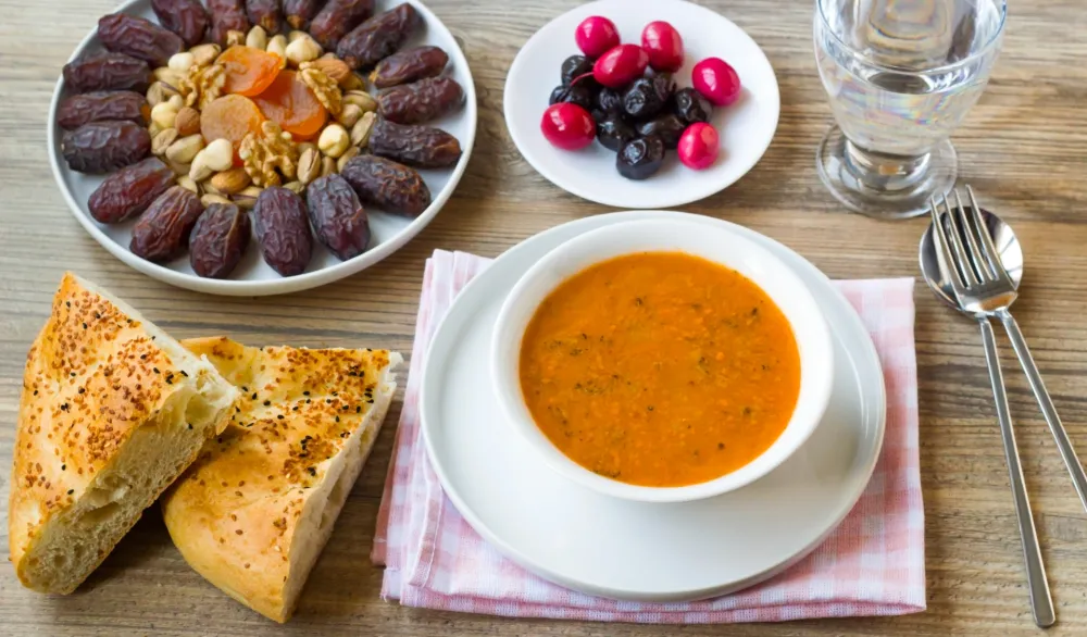 Lekcija iz ljudskosti: Ulcinjanin Doni Mećikukić obezbijedio besplatne iftare za one koji su u potrebi