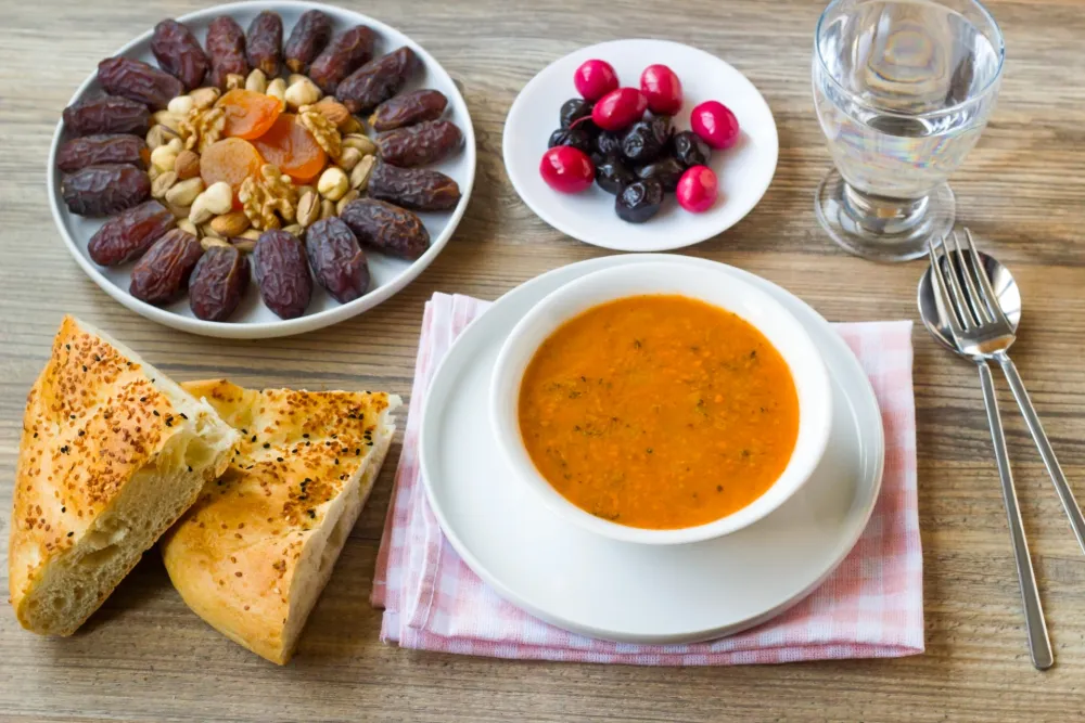Lekcija iz ljudskosti: Ulcinjanin Doni Mećikukić obezbijedio besplatne iftare za one koji su u potrebi