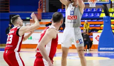 Podgoričani brane tron