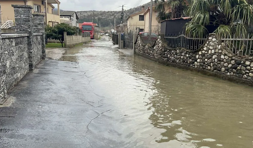 (VIDEO) Murtovina na vodi, poplavljene brojne sporedne ulice