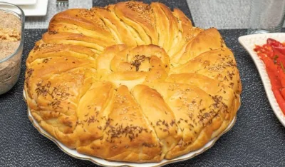 Napravite rolovanu pogaču sa sirom