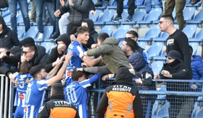 Radost Bulatovića sa navijačima