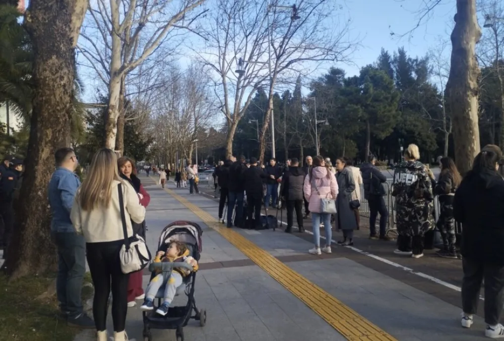 Održan protest ispred Skup&scaron;tine zbog obavezne vakcinacije: &bdquo;Hoćemo pravo na izbor&ldquo;