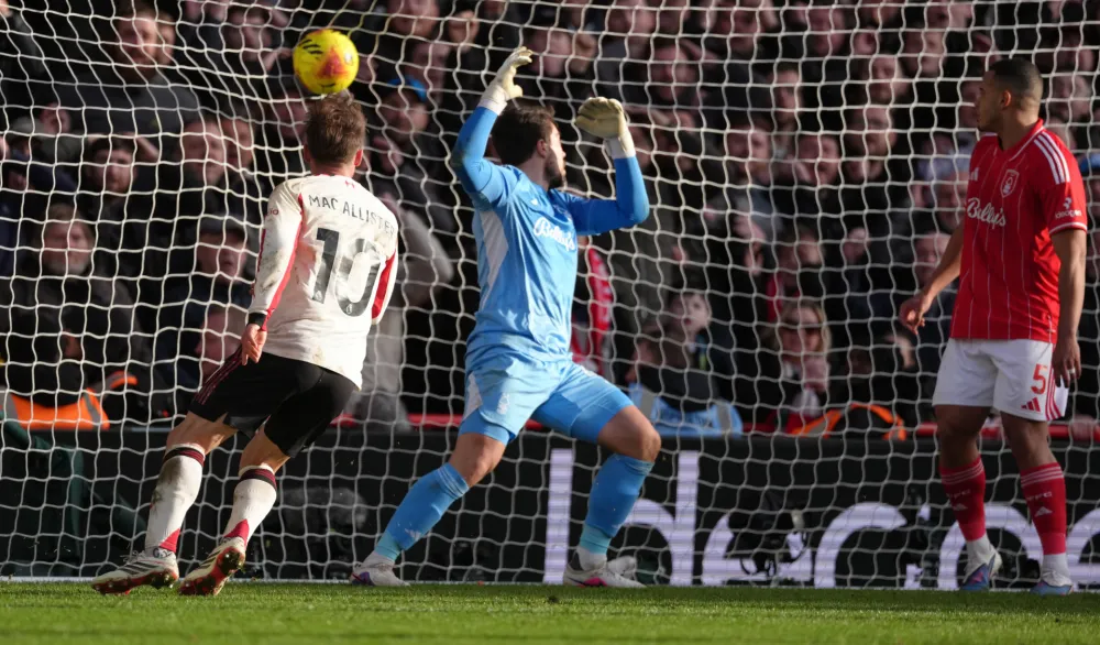 Aleksis Mekalister matirao Notingem Forest