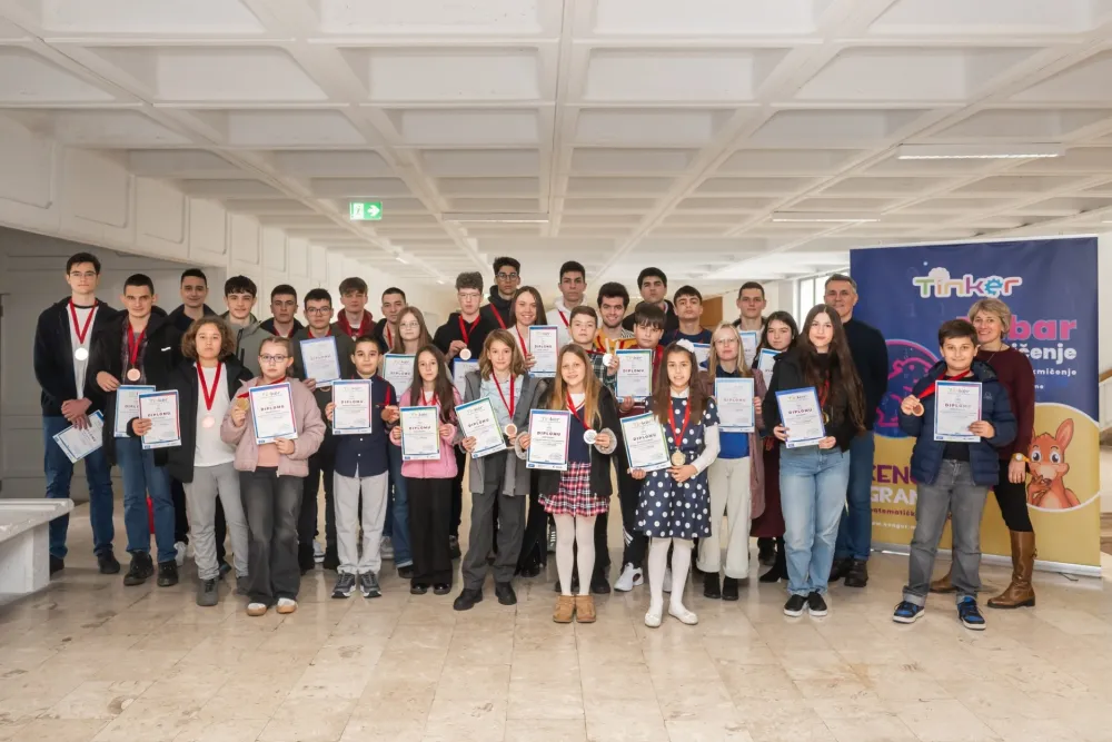 Gimnazijalcima 12 medalja