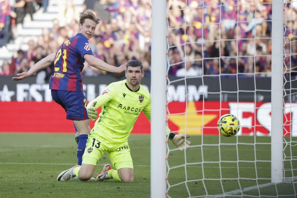 De Jong strijelac u trijumfu Barselone