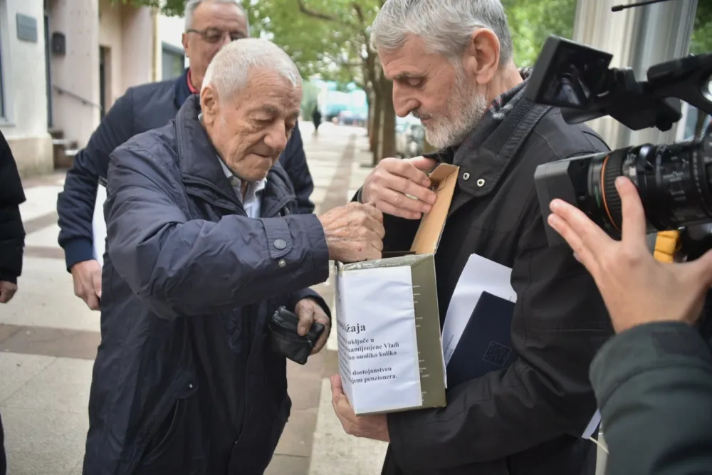 (VIDEO) Penzioneri dali 600 eura za pomoć Vladi: "Nećemo dozvoliti poniženje"