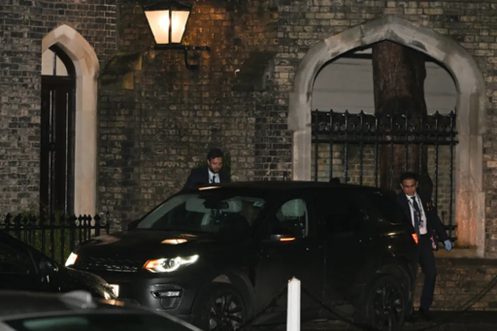 Uhap&scaron;en biv&scaron;i britanski ambasador u SAD i laburistički ministar Mendelson zbog veza sa Epstinom