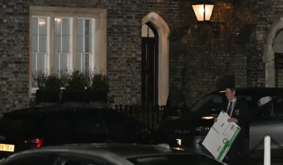 Mandelson pu&scaron;ten na slobodu uz kauciju