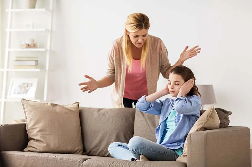 Ovo su najče&scaron;ći postupci roditelja koji kod tinejdžera izazivaju stid