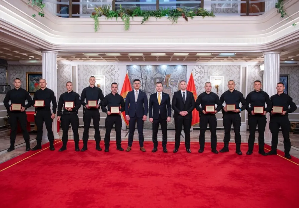 Bečić, &Scaron;aranović i &Scaron;ćepanović sa pripadnicima SJP, učesnike&nbsp;UAE SWAT Challenge