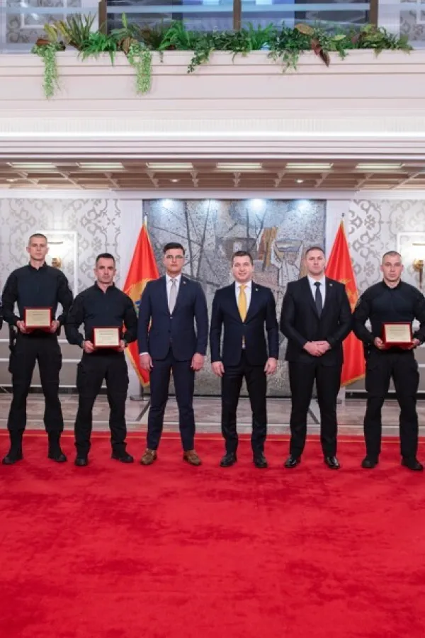 Bečić, &Scaron;aranović i &Scaron;ćepanović sa pripadnicima SJP, učesnike&nbsp;UAE SWAT Challenge